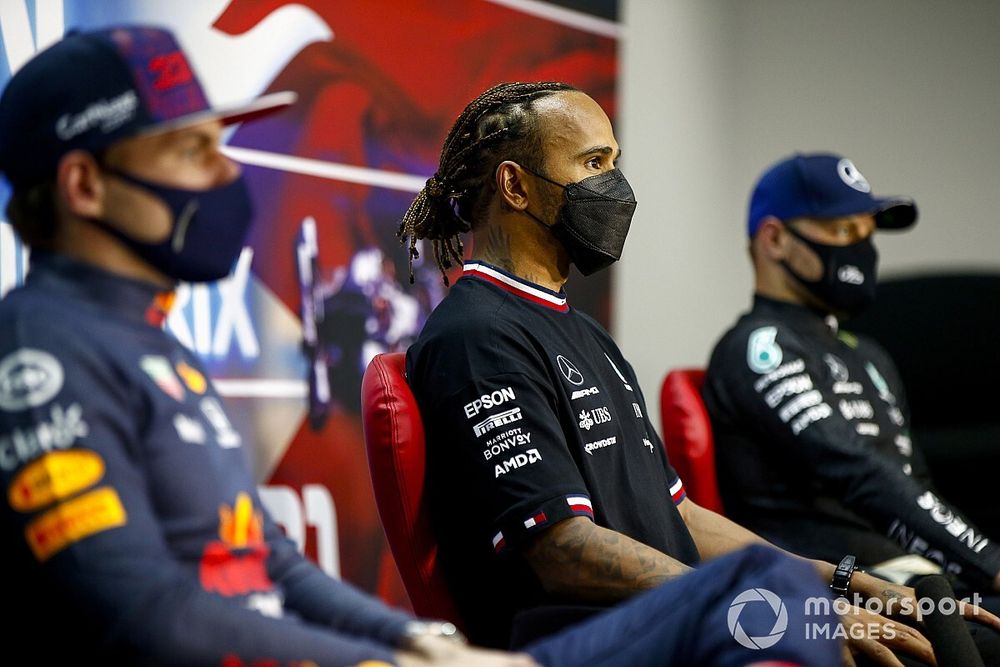 El ganador de la carrera, Lewis Hamilton, de Mercedes, en la rueda de prensa 