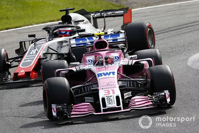 Esteban Ocon, Racing Point Force India VJM11, devant Romain Grosjean, Haas F1 Team VF-18