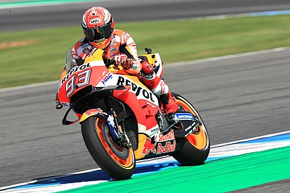 MotoGP Tayland: Pole pozisyonu, Rossi'yi 0.011 saniye ile geçen Marquez'in!