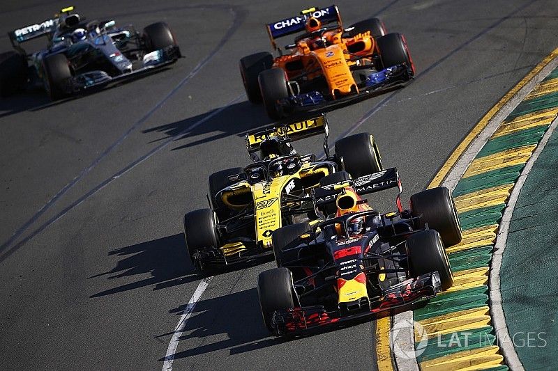 Max Verstappen, Red Bull Racing RB14 Tag Heuer, devant Nico Hulkenberg, Renault Sport F1 Team R.S. 18, Stoffel Vandoorne, McLaren MCL33 Renault, et Valtteri Bottas, Mercedes AMG F1 W09