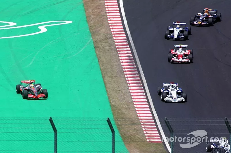 Lewis Hamilton, McLaren Mercedes MP4-22 sort large