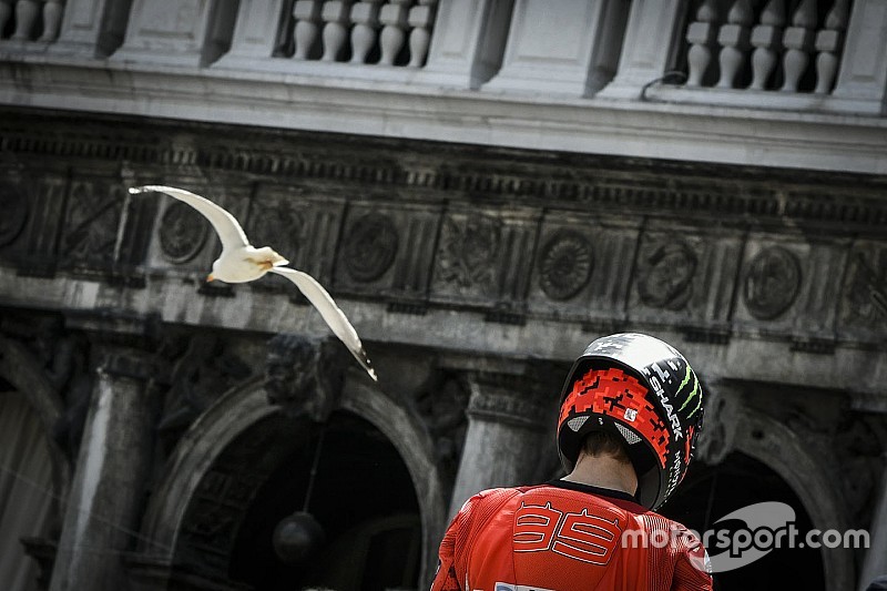 Ducati se rinde antes que Lorenzo