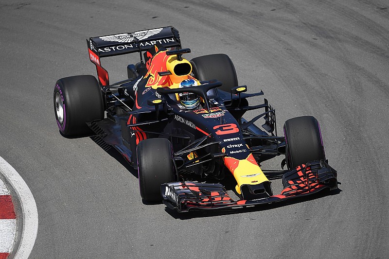 Ricciardo, Verstappen'in ayarlarına geçerek farkı kapatmış