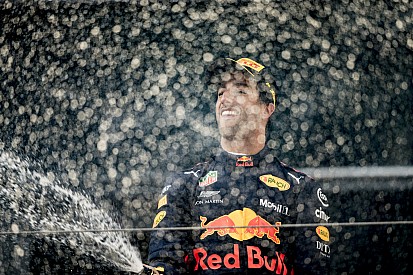 Ricciardo: Belirleyici hamleler galibiyeti getirdi
