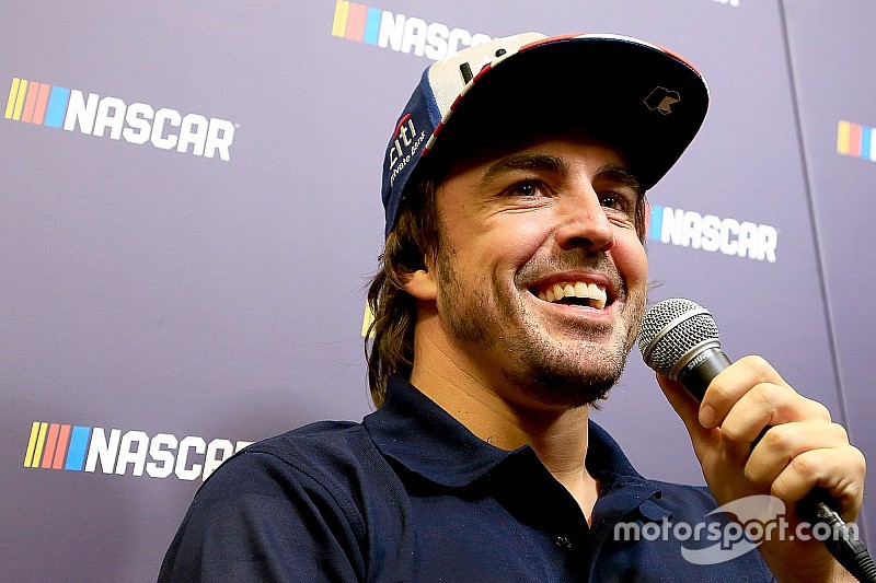 Alonso podría realizar una prueba en NASCAR