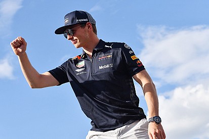 Verstappen en Norris delen auto tijdens 12 uur van Bathurst