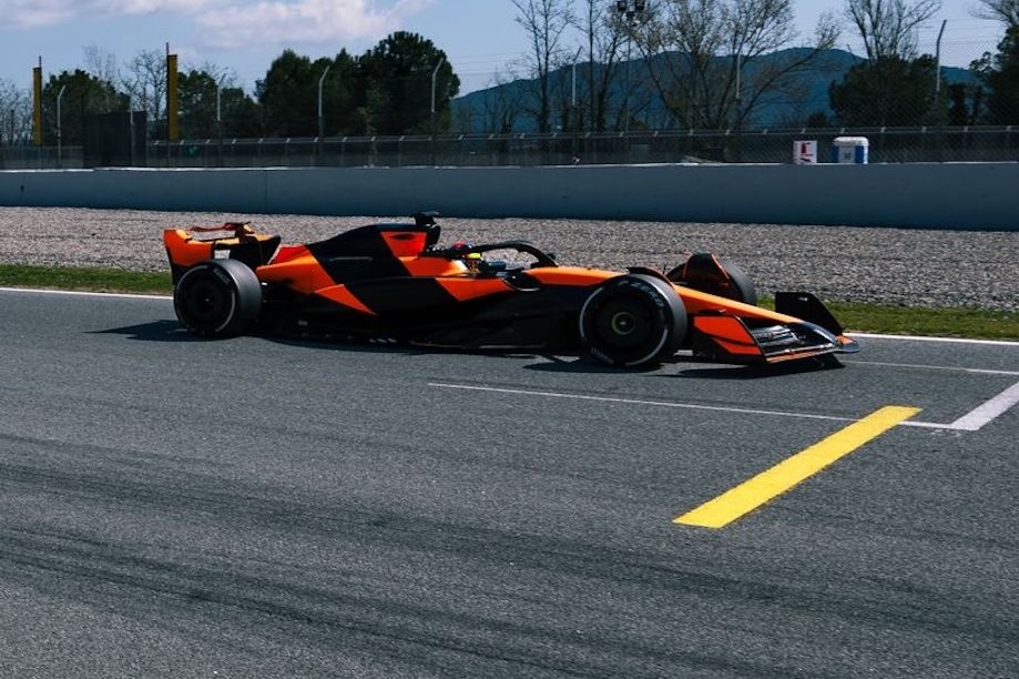 F1 | Fornaroli: debutto positivo sulla McLaren MCL60 a Barcellona