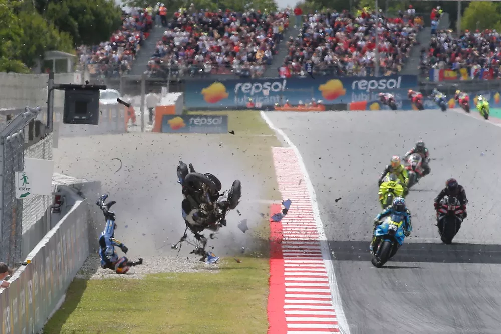 El choque de Alex M&aacute;rquez, Gresini Racing, con Pedro Acosta, Red Bull KTM Factory Racing
