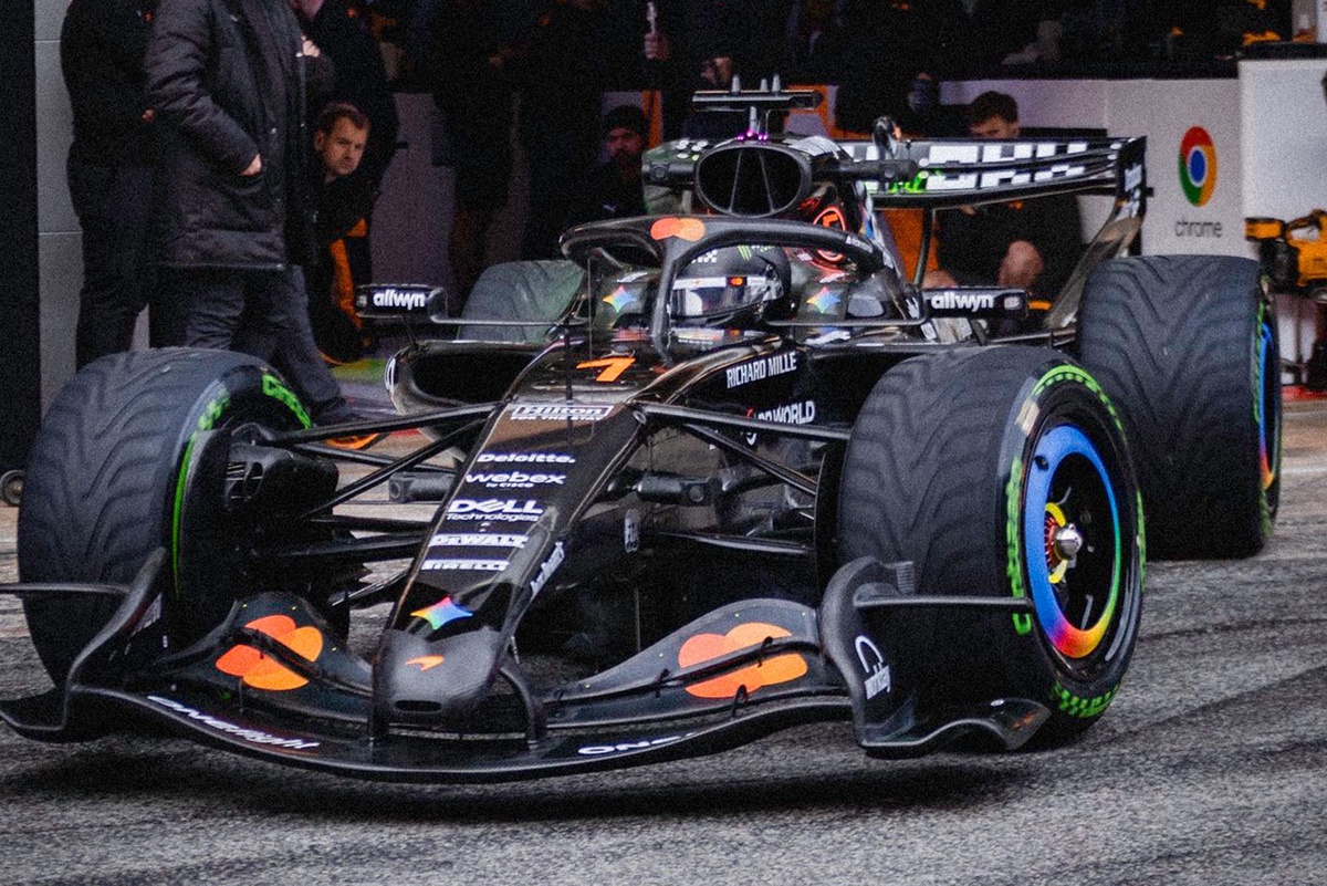 La McLaren 2026 frappée du numéro 1 prend enfin la piste