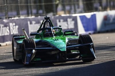 F&oacute;rmula E M&eacute;xico: Buemi roba la pole a Barnard en un controvertido final