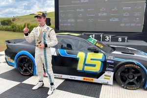 Tito Giaffone supera experientes e conquista primeira pole na NASCAR Brasil