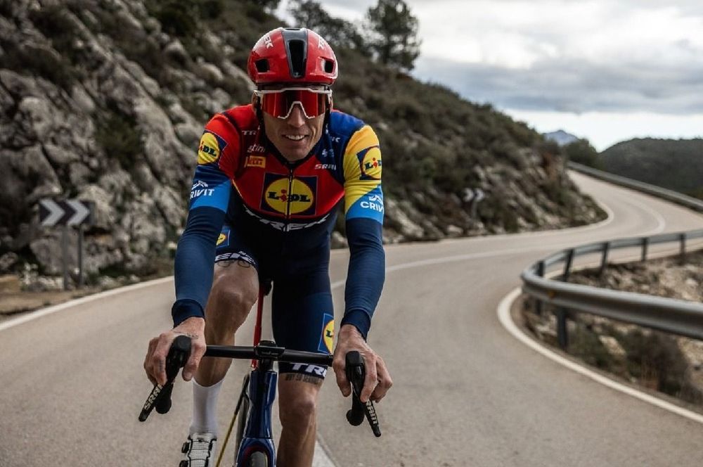 Na MotoGP-pensioen: Aleix Espargaro begint wielercarri&egrave;re