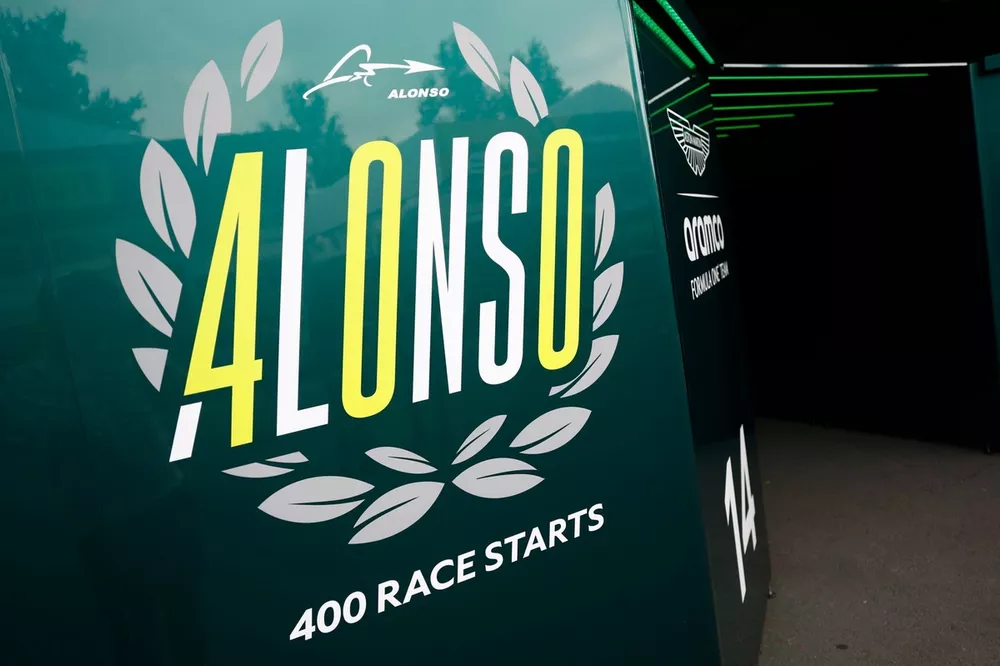 Fernando Alonso, Aston Martin F1 Team 400 races banner in the garage