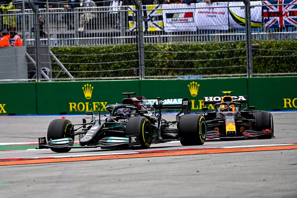 Lewis Hamilton, Mercedes W12, Sergio P&eacute;rez, Red Bull Racing RB16B