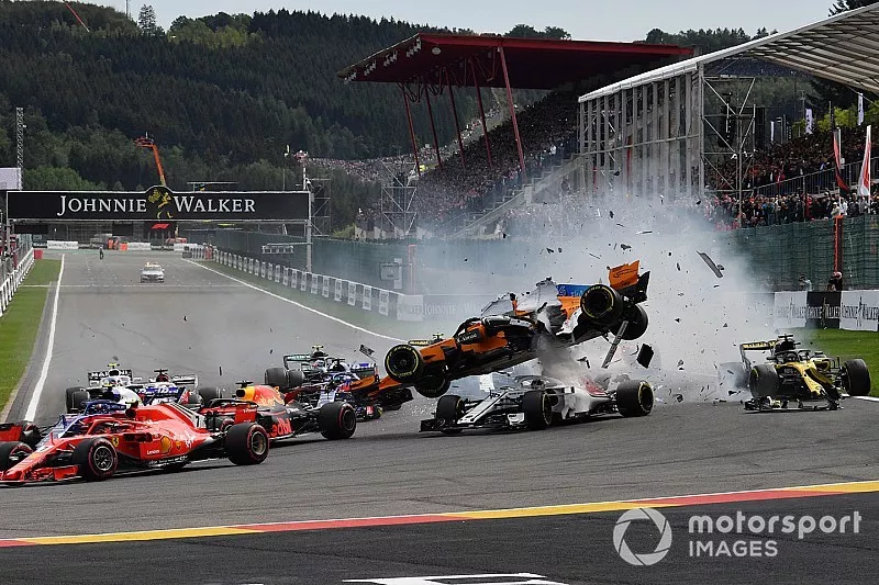 Fernando Alonso, McLaren MCL33 décole au départ
