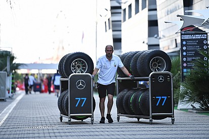 Две команды поддержали Pirelli в шинном тендере Ф1