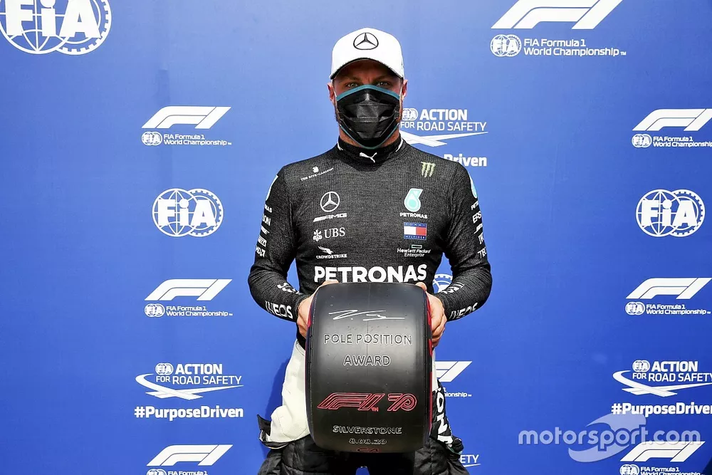 Pole sitter Valtteri Bottas, Mercedes-AMG Petronas F1 with the Pirelli pole Position Award