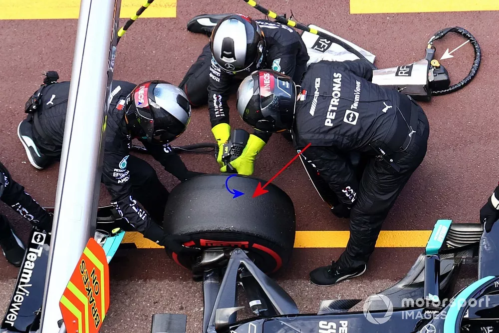 Valtteri Bottas, Mercedes W12 pitstop