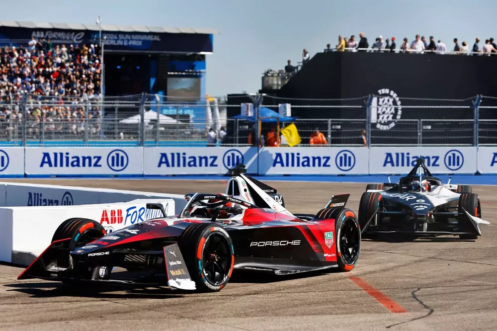 Pascal Wehrlein, Porsche, Porsche 99X Electric Gen3, Mitch Evans, Jaguar Racing , Jaguar I-TYPE 6