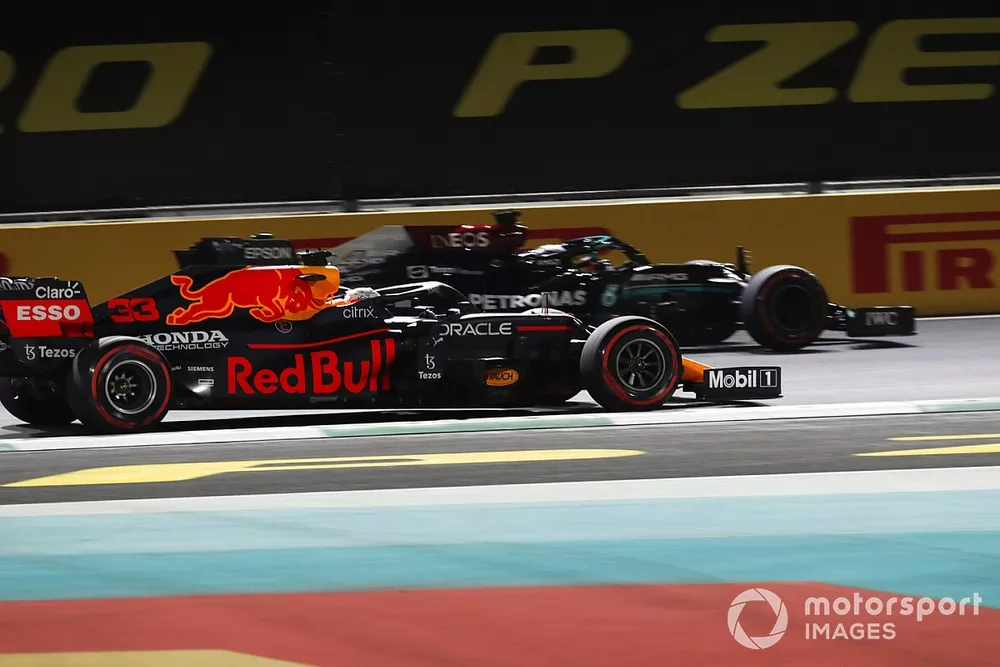 Lewis Hamilton, Mercedes W12, Max Verstappen, Red Bull Racing RB16B