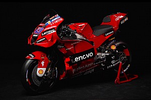 再値下　DUCATI motogp 初期ライダーのサインとモデルやグッズ 再値下 DUCATI motogp 初期ライダーのサインとモデルやグッズ