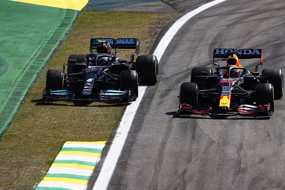 Max Verstappen, Red Bull Racing RB16B, battles with Valtteri Bottas, Mercedes W12