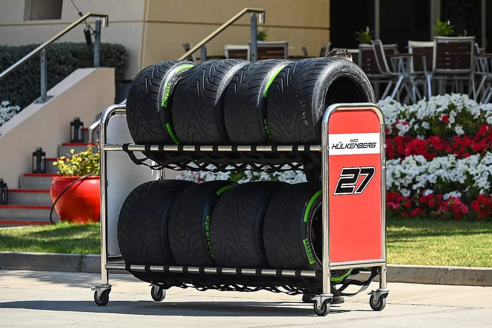 Neum&aacute;ticos Pirelli en un carro de Haas F1 Team.