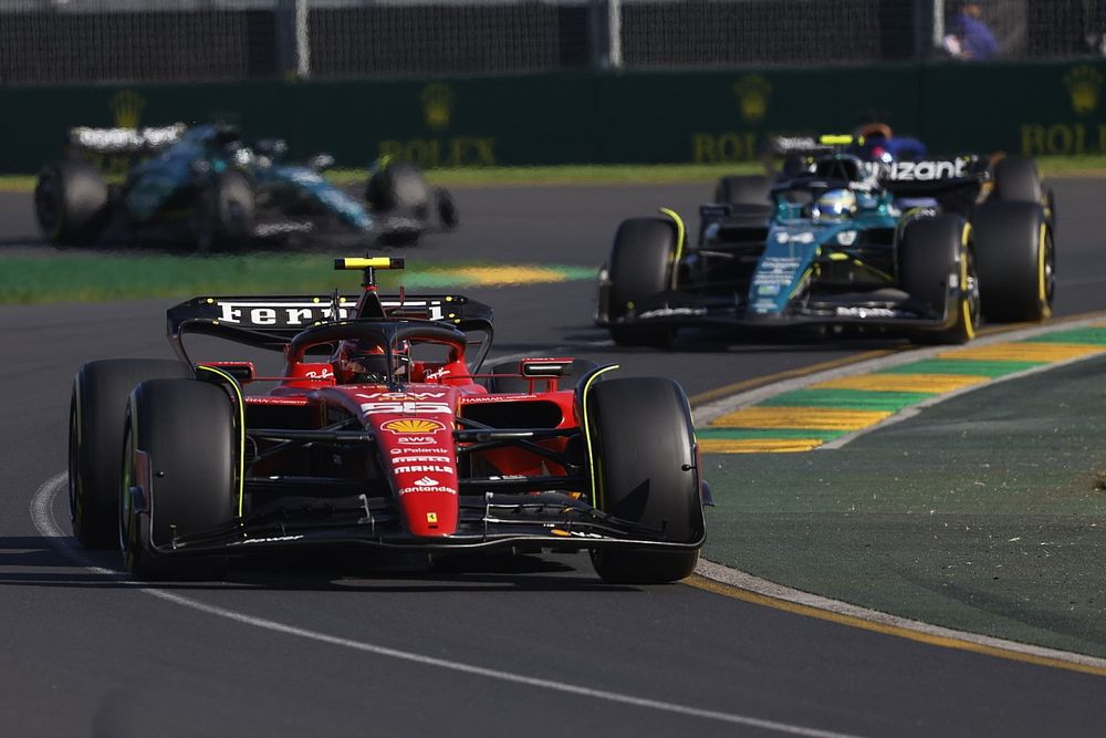 Carlos Sainz, Ferrari SF-23, Fernando Alonso, Aston Martin AMR23