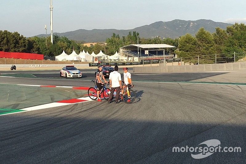 Chicane Barcelona, Marc Márquez junto a Takeo Yokoyama, Director Técnico Honda