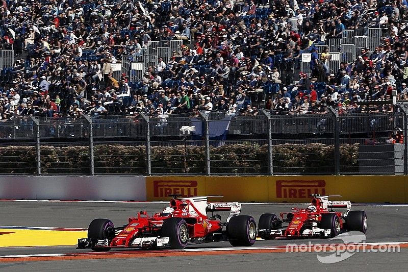 Sebastian Vettel, Ferrari SF70H y Kimi Raikkonen, Ferrari SF70H