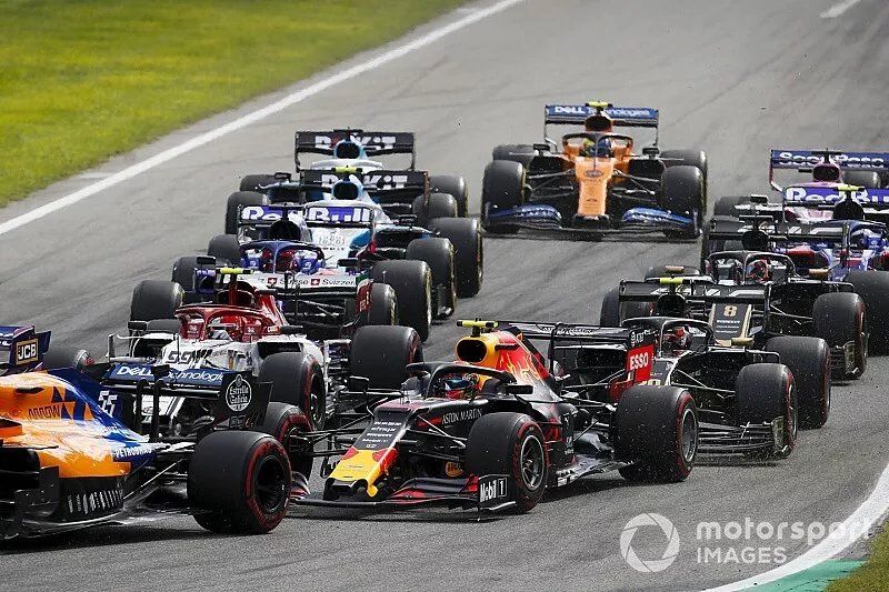 Pierre Gasly, Toro Rosso STR14 at the start of the race