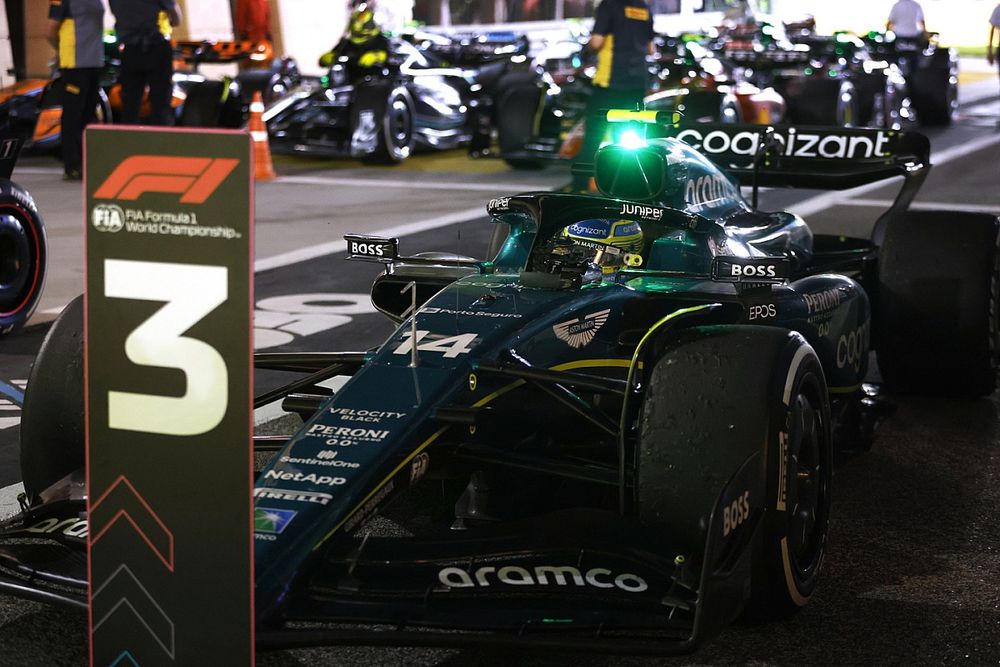 Fernando Alonso, Aston Martin AMR23, 3&ordf; posici&oacute;n, llega al Parc Ferme