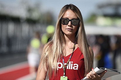 A MotoGP rajtrácslányai Malajziából és Valenciából
