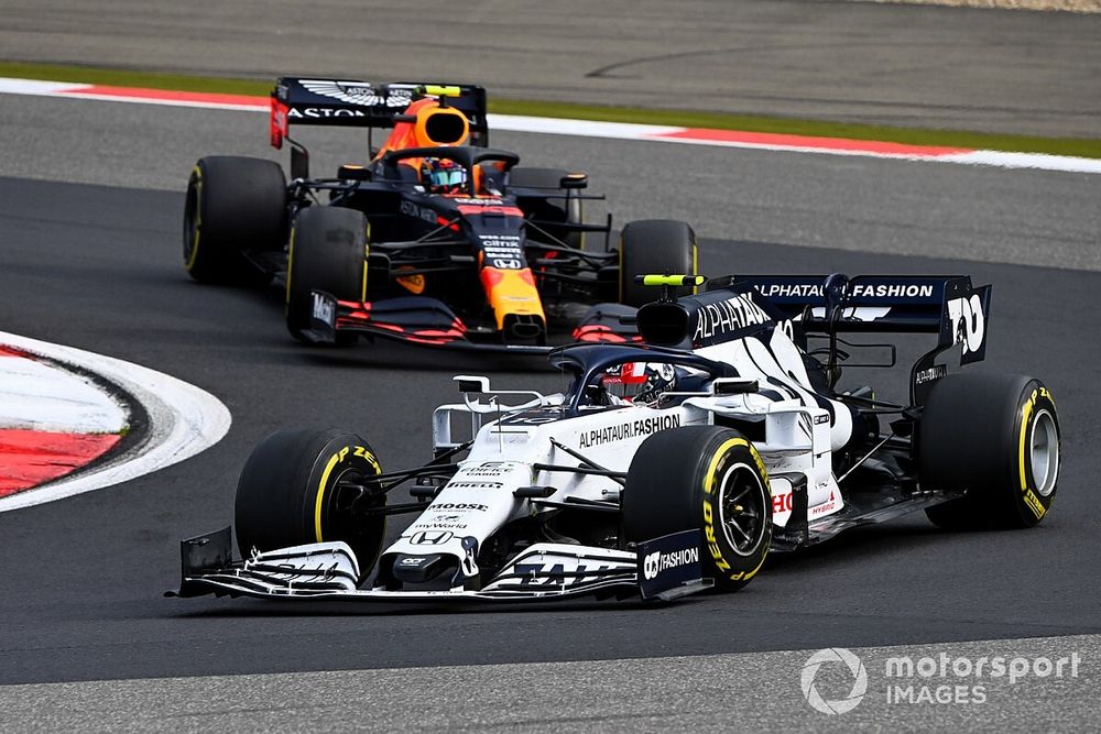 Pierre Gasly, AlphaTauri AT01, Alex Albon, Red Bull Racing RB16