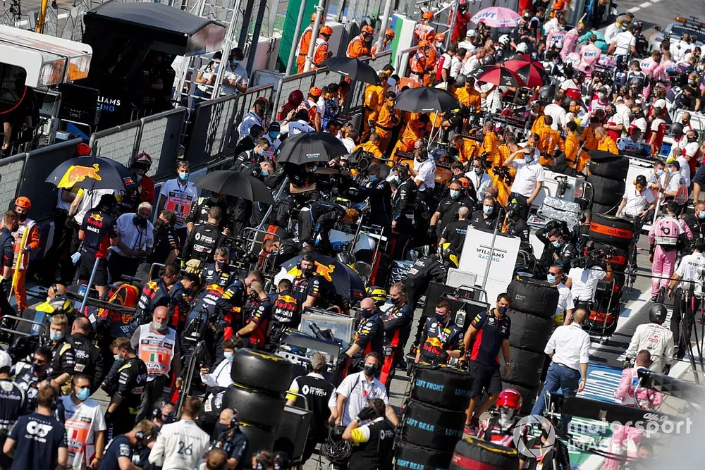Mechanics in the pit lane