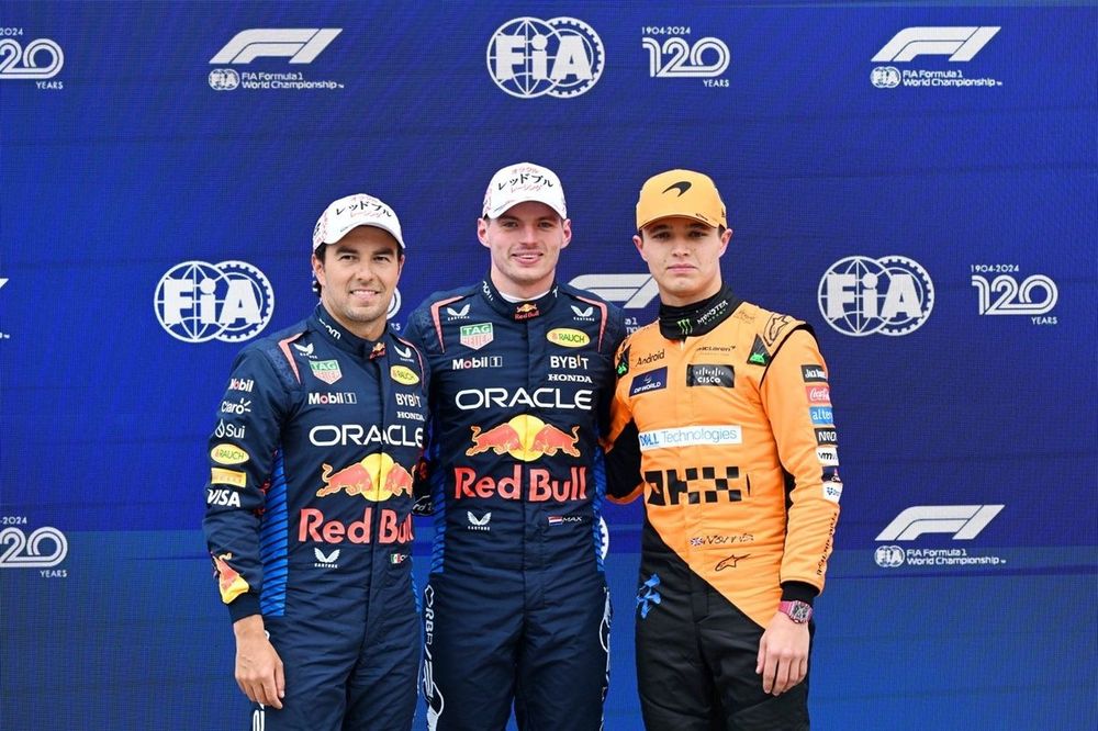 Ganador de la pole Max Verstappen, Red Bull Racing, con Sergio Pérez, Red Bull Racing, Lando Norris, McLaren F1 Team. 