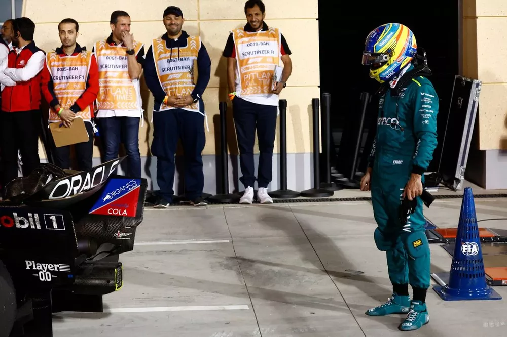 Fernando Alonso, Aston Martin F1 Team, in Parc Ferme