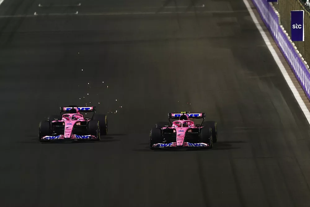 Fernando Alonso, Alpine A522, battles with Esteban Ocon, Alpine A522