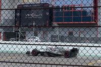 Tsunoda gira en Imola con un Racing Bull con decoraci&oacute;n de camuflaje