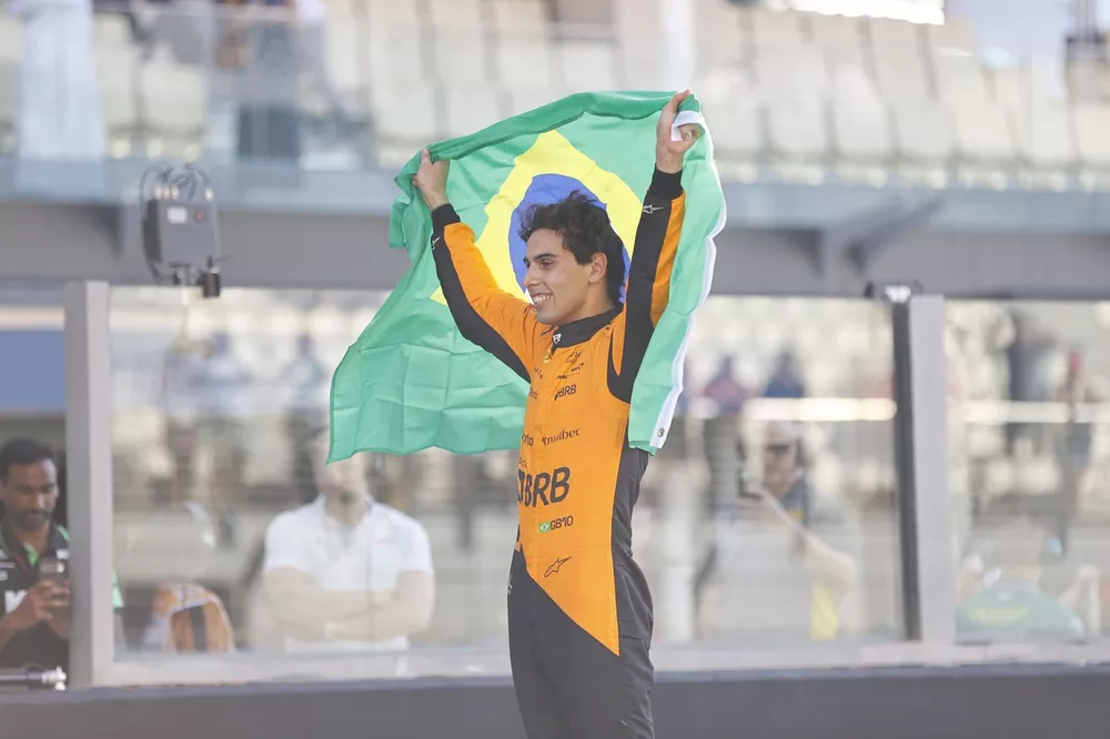 Gabriel Bortoleto, Invicta Racing celebrates after winning the championship