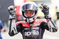 Espargaró gana un sprint de MotoGP repleto de caídas adelante en Barcelona