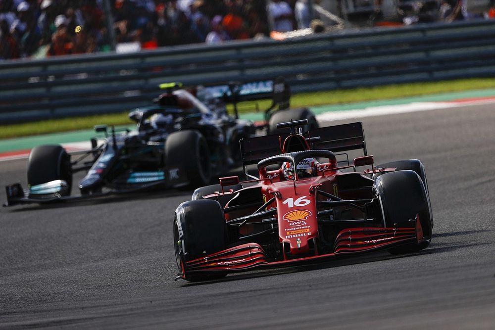 Charles Leclerc, Ferrari SF21, Valtteri Bottas, Mercedes W12