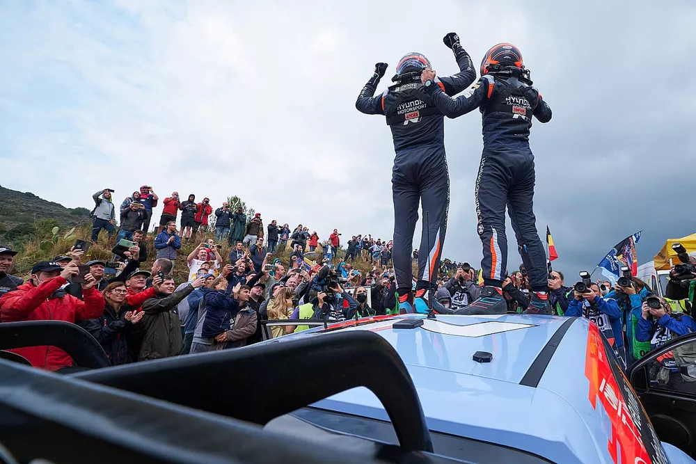 Winners Thierry Neuville, Martijn Wydaeghe, Hyundai Motorsport Hyundai i20 Coupe WRC
