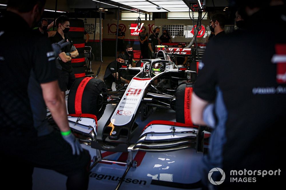 Mick Schumacher, Haas VF-20, in the garage