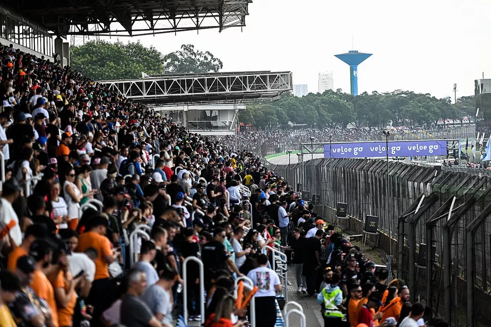 P&ugrave;blico em Interlagos