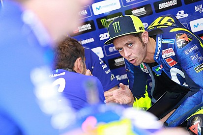Rossi, Yamaha'nın geliştiği konusunda Vinales'le hemfikir değil