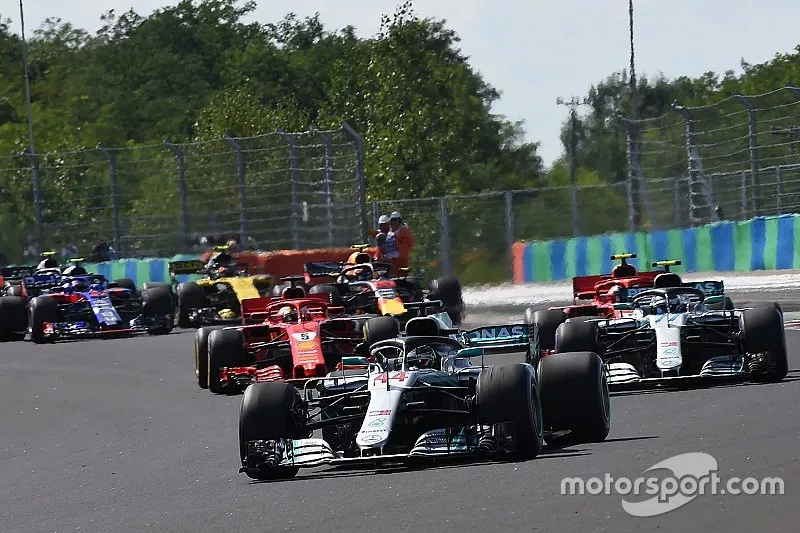 Lewis Hamilton, Mercedes-AMG F1 W09 en t&ecirc;te au d&eacute;part