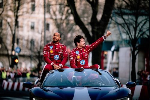F1 - Hamilton anima torcida da Ferrari em Milão: "Temos tudo o que precisamos para conquistar o título"