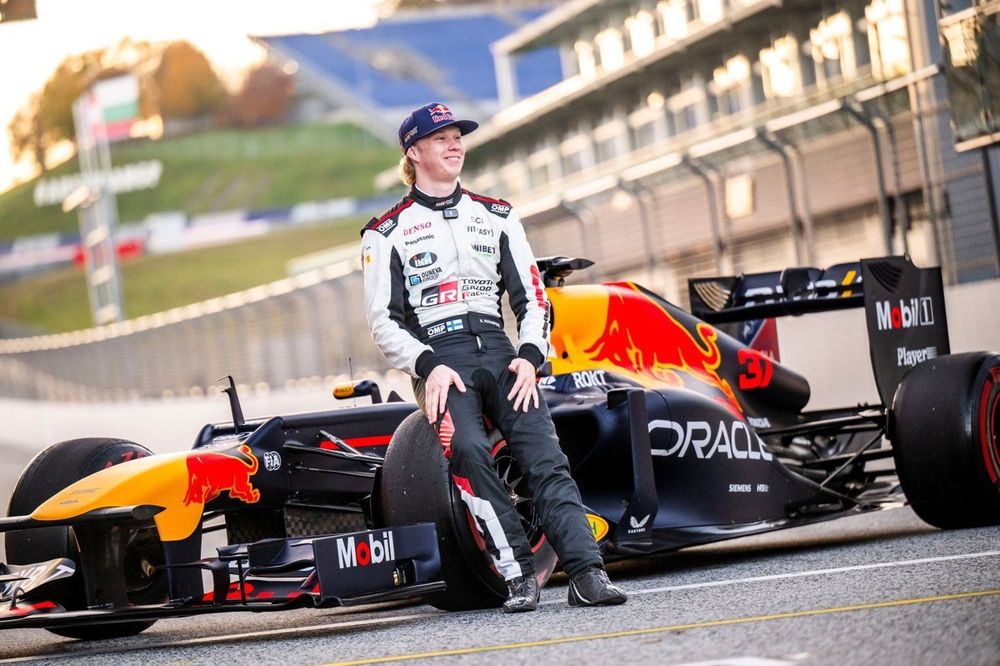 Kalle Rovanpera prueba un Red Bull de F1 en el circuito Red Bull Ring 