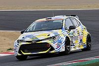 Latvala wsiada do Toyoty Corolli